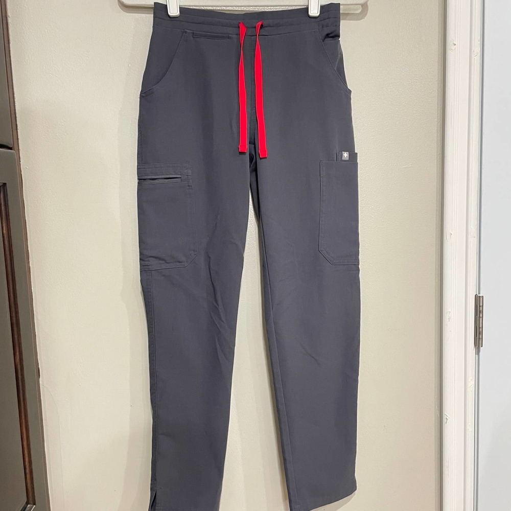 🆑 FIGS Yola Scrub Pants in Charcoal